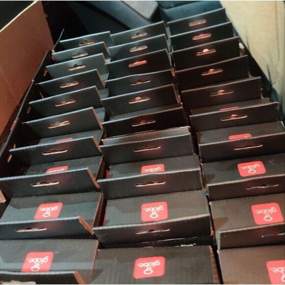 New Globe Electric 4' 6 Outlet Extension Cord White 2 USB Surge Protector - Picture 7 of 10